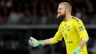 Arquero bailarín lo hizo de nuevo: Fue figura de su club en la Copa de Australia