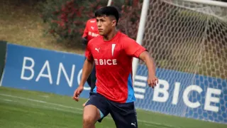¡”Refuerzo” de emergencia! Tiene 16 años e ilusiona a los hinchas de la UC en Copa Chile