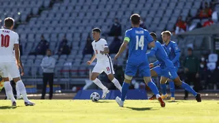 Promesas de Inglaterra arriesgan duras sanciones por llevar mujeres al hotel de concentración