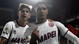 Lanús logró un empate agónico ante Independiente gracias al incombustible José Sand