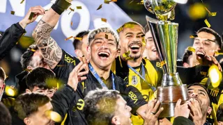 El nuevo vuelco en el futuro de Brayan Cortés tras levantar su primer título con Peñarol