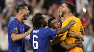 EE.UU. venció por penales a Canadá tras un frenético duelo y pasó a semis de la Copa Oro