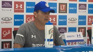 Quinteros: Buscamos a un volante central chileno y un delantero que esté dentro del presupuesto