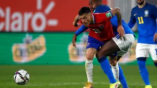 Charles Aránguiz no alcanzó a recuperarse y será reemplazado por Claudio Baeza