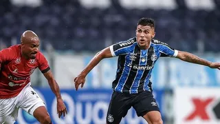 César Pinares se lució con genial asistencia en goleada de Gremio sobre Brasil de Pelotas