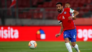 Mauricio Isla: La gente debe entender que hoy la selección no jugará como con Bielsa o Sampaoli