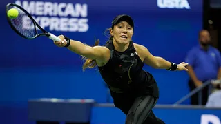 ¿Para pasar las penas? Tenista bebió una cerveza en la rueda de prensa del US Open