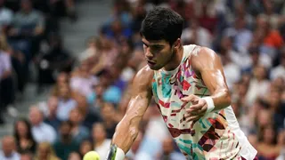 Carlos Alcaraz arrasó con Zverev y desafiará a Medvedev en semifinales