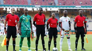 Salima Mukasanga hizo historia al ser la primera mujer en arbitrar un partido de la Copa de África