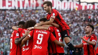 Colo Colo derrotó a Colón y puso broche de oro al emotivo adiós de Esteban Paredes