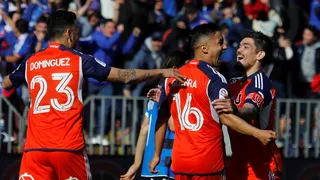 La U golpeó de entrada a Huachipato con un certero cabezazo de Nicolás Guerra