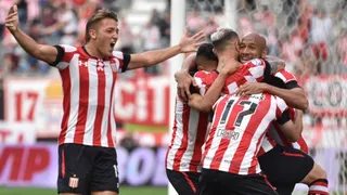 Juan Fuentes fue titular en holgado triunfo de Estudiantes sobre Rosario Central en Argentina