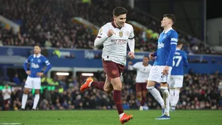 Manchester City estrenó su título mundial con victoria sobre Everton en la Premier