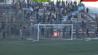 Partido de Tercera División se interrumpió por batalla campal y SERIOS incidentes entre hinchas