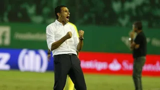 Gustavo Poyet irrumpió como la principal opción para la banca de Universidad Católica