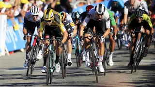 Wout van Aert ganó etapa donde Alaphilippe perdió el liderato por penalización