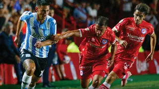 Opazo sigue sin debutar y vio desde la banca la derrota de Racing ante Argentinos