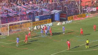 ¿Fue falta? La U sufrió la anulación de un gol ante Ñublense