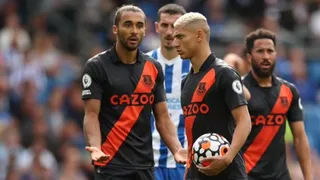 ¡Innecesario! Ricarlison se enfureció con compañero de Everton por un penal