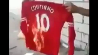 Furioso hincha de Liverpool quemó camiseta de Coutinho tras su partida
