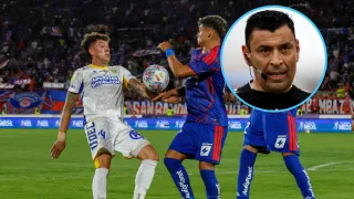 Azul Azul explotó por penal no sancionado y encararon al jefe de los árbitros