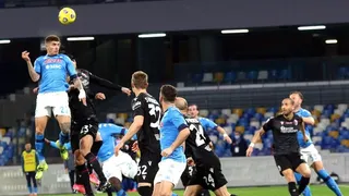 Gary Medel tuvo minutos en derrota de Bologna ante Napoli en la Serie A