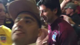El bullicioso recibimiento de los hinchas al plantel de Colo Colo en hotel de Sao Paulo