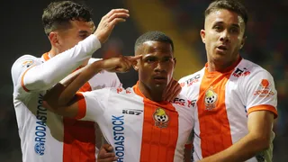 Cobresal derriba a U. Española y descansará esta noche como líder del Campeonato Nacional