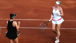 Alexa Guarachi y Desirae Krawczyk bajaron a las primeras sembradas en Roland Garros