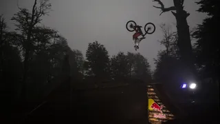 Pedro Burns realizó espectacular hazaña en el Volcán Villarrica durante el eclipse solar