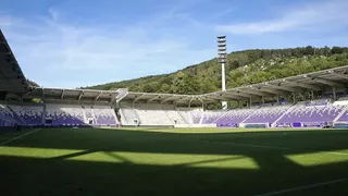 Club alemán ordenó cuarentena al plantel tras positivo por coronavirus de asistente