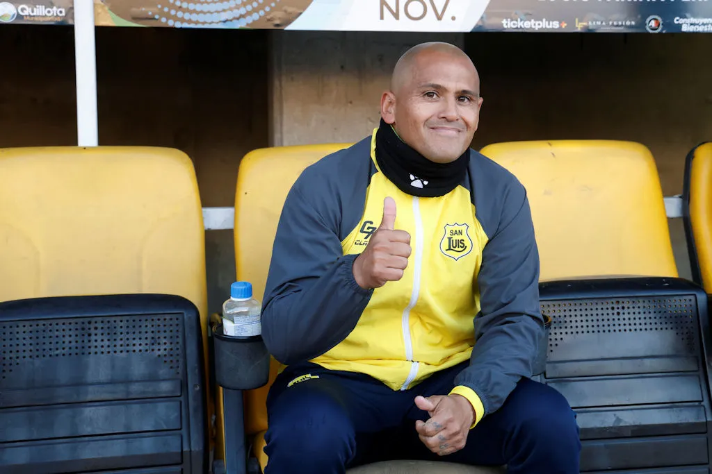 Chupete Suazo ofició de asistente técnico en la recta final del ascenso/ © Raúl Zamora/ Photosport