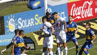 Everton sufrió con caída ante Huachipato en un accidentado duelo en Sausalito