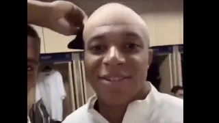 ¿Un equipo de calvos? Jugadores de PSG y un look que revolucionó las redes sociales