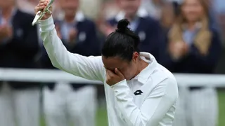 El desconsolado llanto de Ons Jabeur tras perder la final de Wimbledon ante Vondrousova