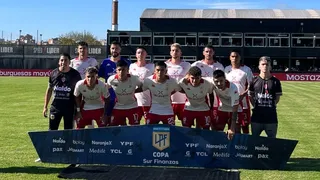 Rodrigo Echeverría fue figura en empate de Huracán en Argentina