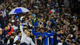 Hasta 6 años de castigo: U Católica aplicó severas sanciones por incidentes en el Claro Arena