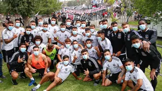 Jugadores de Colo Colo saludaron a los hinchas en masivo arengazo: “Gracias por tanto cariño”