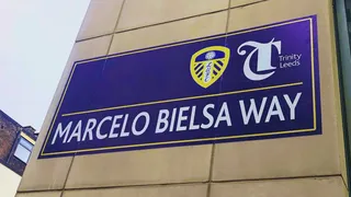 Ya es oficial: Inauguraron calle “Marcelo Bielsa” en Leeds