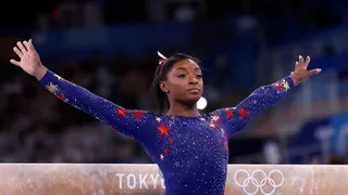 Simone Biles lideró la clasificación en la gimnasia artística pese a irregular debut en Tokio 2020