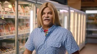 El “Pibe” Valderrama cambió su característico peinado para un spot publicitario