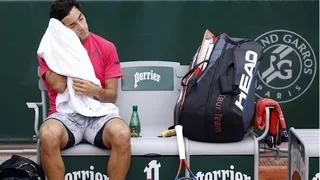 Cristian Garin cedió ante sus problemas físicos y la presión de Karen Khachanov en Roland Garros