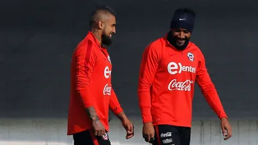 “Hay otros que solo se matan por detrás”: Beausejour lanza dardo al defender a Arturo Vidal