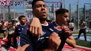 El emotivo diálogo de Gonzalo Espinoza con el hincha que se adjudicó su camiseta