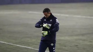 Claudio Bravo se perderá dos partidos de Real Betis por nueva lesión