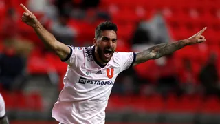 Johnny Herrera comparó a Larrivey con Marcelo Salas y Carlos Campos: Es un superclase y lo estamos desaprovechando