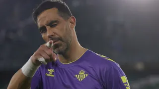 Claudio Bravo entró en la convocatoria para visita de Real Betis a Rangers