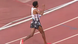Atleta celebró una vuelta antes del final de la carrera y terminó décimo