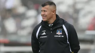 Tuvo que dar explicaciones: Almirón tuvo importante conversación con referente de Colo Colo