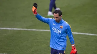 Claudio Bravo resultó tercero en la lista del mejor arquero de 2015 para la IFFHS